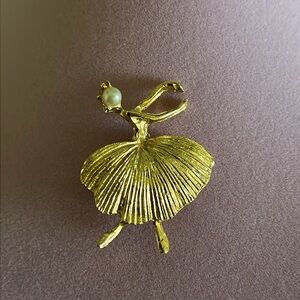 Vintage Gold Tone & Faux Pearl Ballerina Dancer Brooch Shoulder Pin